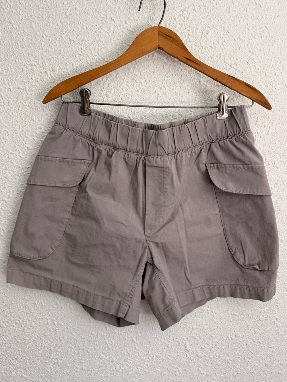 Mountain Hardwear patch pocket canvas cargo shorts women’s  M